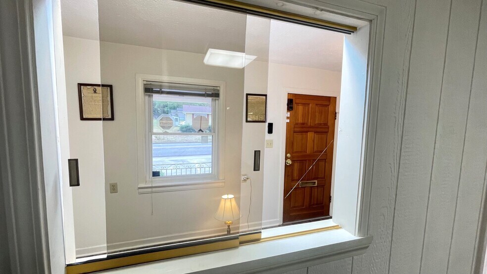 More Photos Of 14 Farmer St, Newnan Medical For Sale