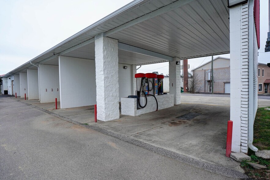 More Photos Of 3980 Teays Valley Rd, Hurricane General Retail For Sale