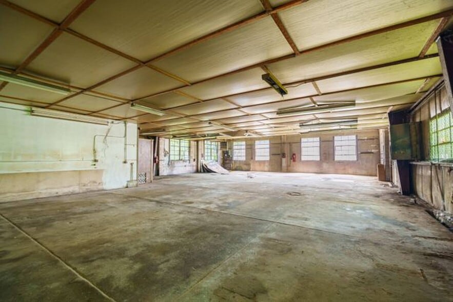 More Photos Of 210 W Main St, Hartford Freestanding For Sale