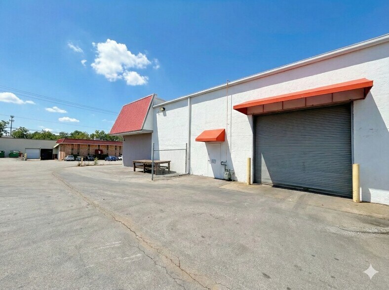 More Photos Of 439 McNally Dr, Nashville Manufacturing For Lease