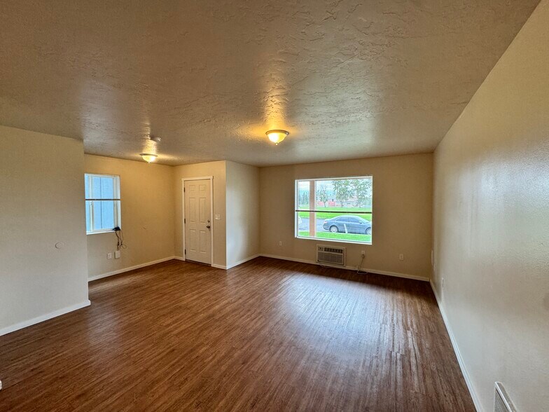More Photos Of 308-318 W 3rd St, Cheney Apartments For Sale