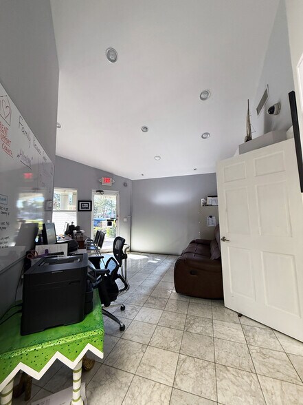 More Photos Of 6120 Winkler Rd, Fort Myers Medical For Sale