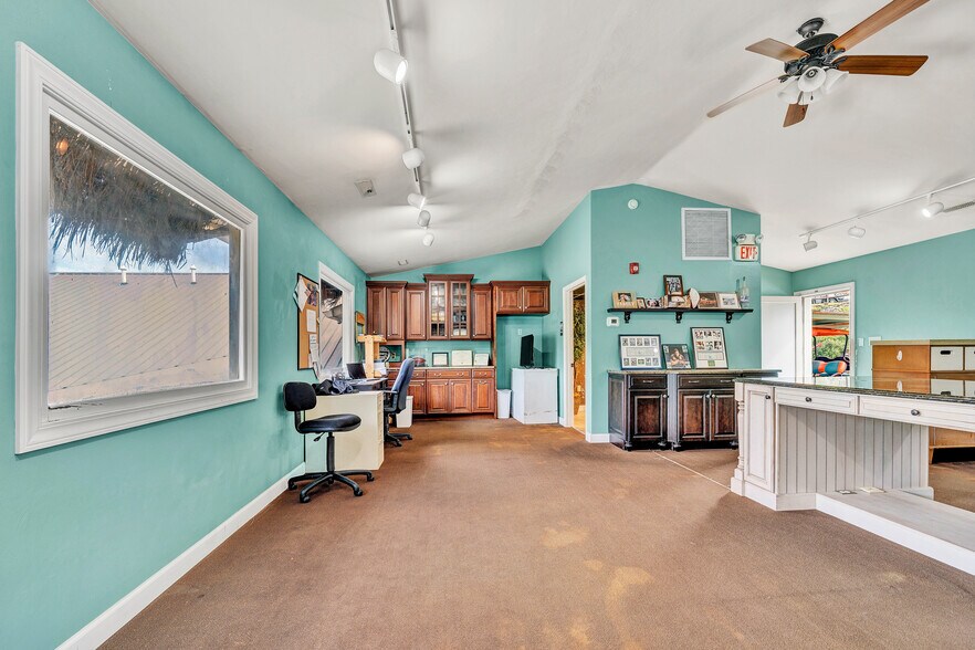 More Photos Of 1041 Harbour Inn Ln, Moneta Restaurant For Sale