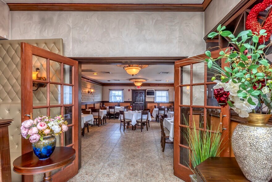 More Photos Of 812 Ulster Ave, Kingston Freestanding For Sale