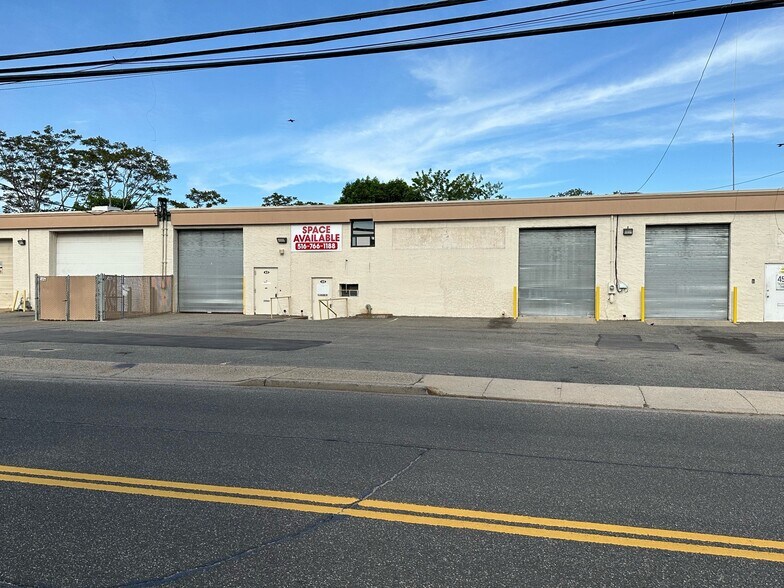 Primary Photo Of 33-51 Bloomingdale Rd, Hicksville Warehouse For Lease