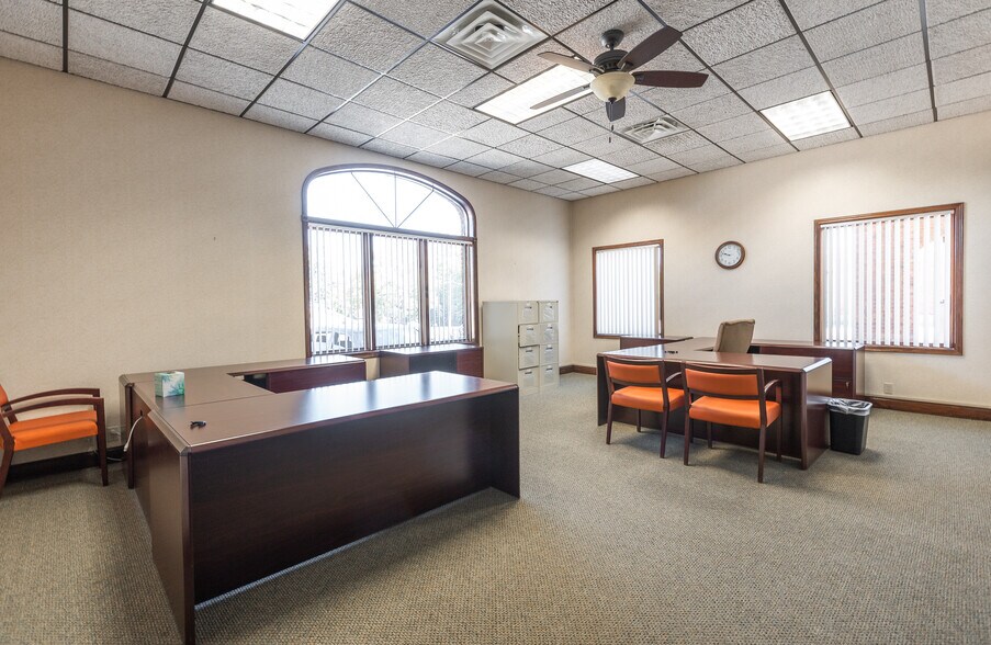 More Photos Of 216 W 2nd St, Dixon Bank For Sale