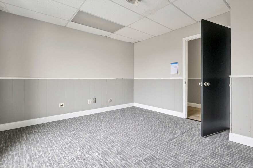 More Photos Of 2844 E River Rd, Dayton Office For Sale