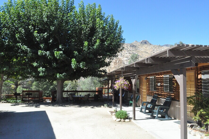 More Photos Of 16123 Sierra Way, Kernville Hotel For Sale