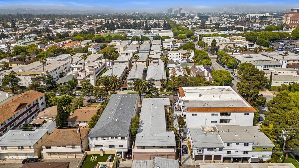 More Photos Of 1050 12th St, Santa Monica Apartments For Sale