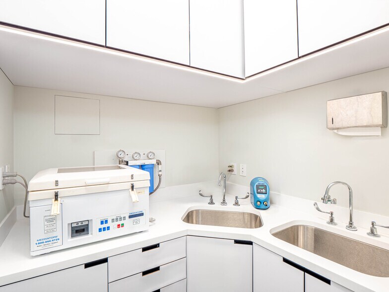 More Photos Of 70 W 36th St, New York Office For Sale