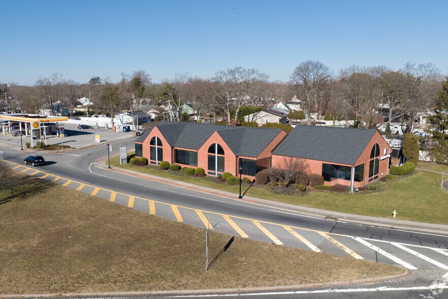 More Photos Of 160 Howells Rd, Bay Shore Medical For Lease
