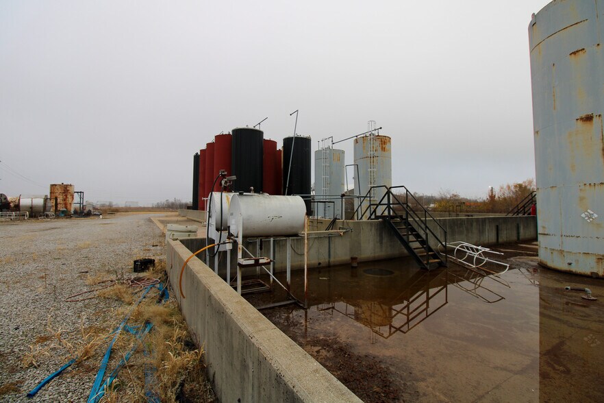 More Photos Of 7350 State Route 111, South Roxana Industrial For Sale