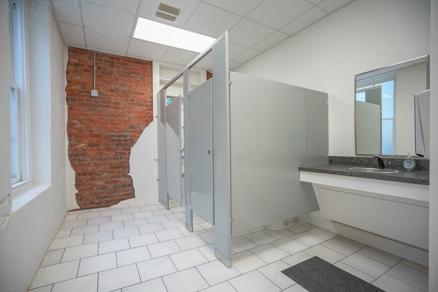 More Photos Of 18 Cabarrus Ave W, Concord Office For Sale