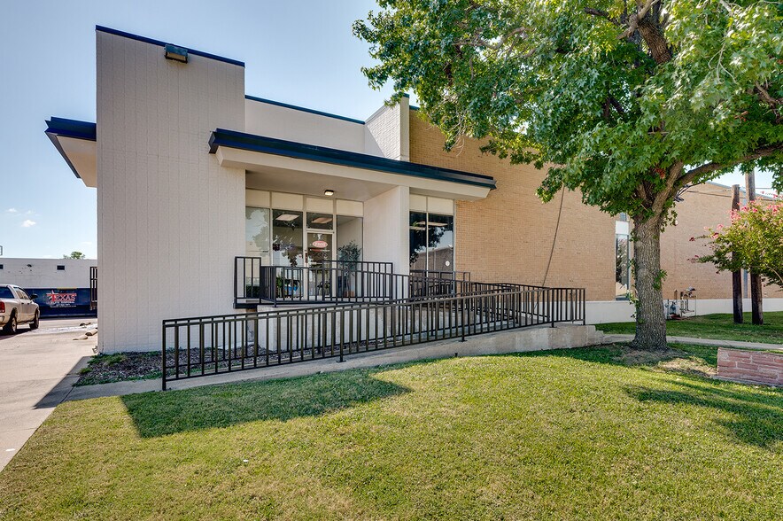 More Photos Of 1262 Viceroy Dr, Dallas Manufacturing For Lease