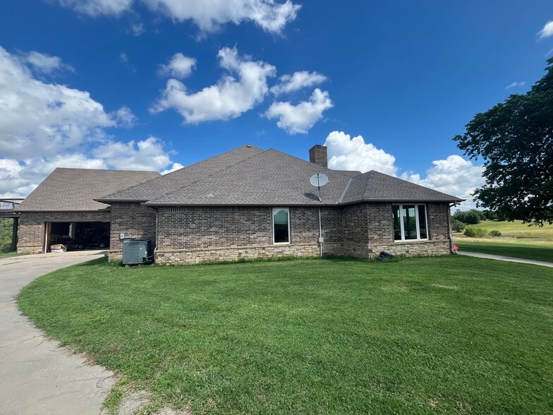 More Photos Of 7101 S Indian Meridian, Choctaw Specialty For Sale