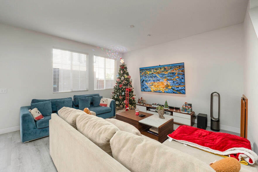 More Photos Of 10997 Cedarhurst Way, Riverside Multifamily For Sale