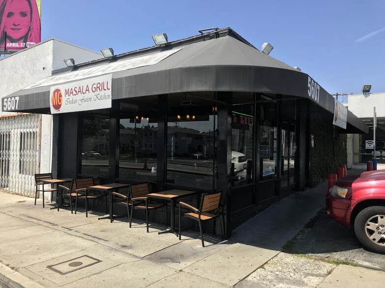 Primary Photo Of 5607 San Vicente Blvd, Los Angeles Restaurant For Lease