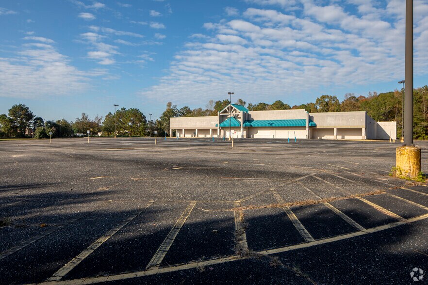 More Photos Of 2120 HWY 19 N, Meridian Freestanding For Lease