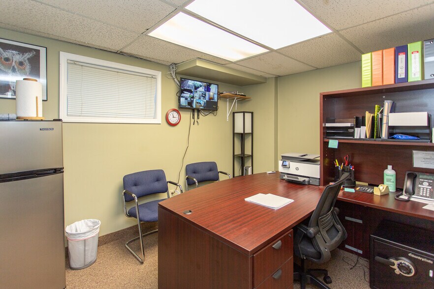 More Photos Of 1265 W Huron St, Waterford Medical For Lease