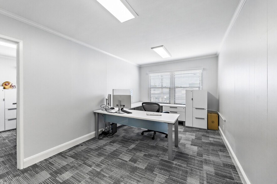 More Photos Of 65 Winslow St, Redwood City Warehouse For Sale