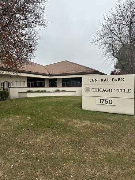 More Photos Of 220 S Akers St, Visalia Medical For Sale