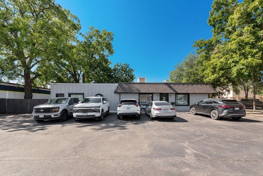 More Photos Of 407 W Main St, Waxahachie Freestanding For Sale