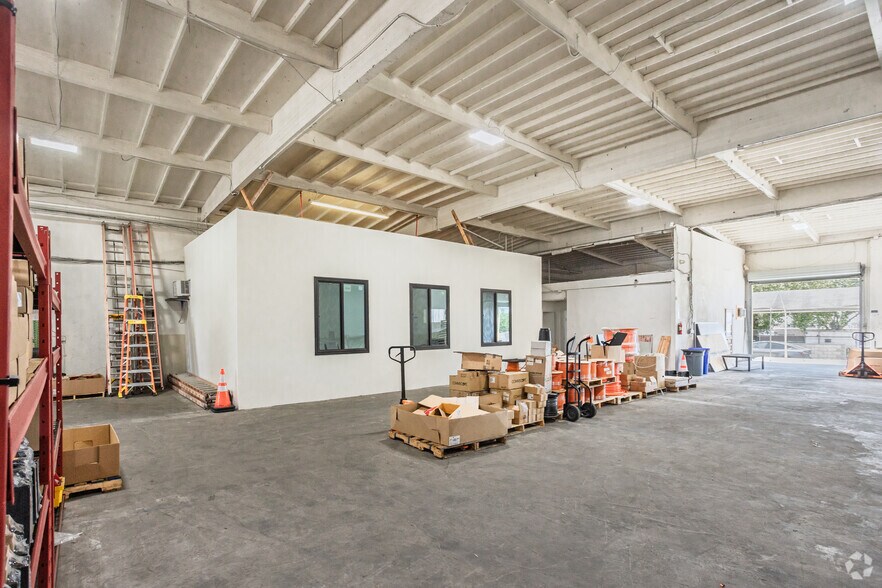 More Photos Of 1429 W 130th St, Gardena Warehouse For Lease