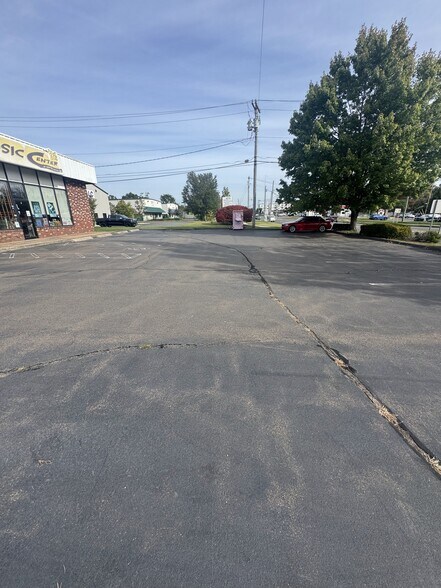 More Photos Of 473 Washington Ave, North Haven Freestanding For Lease