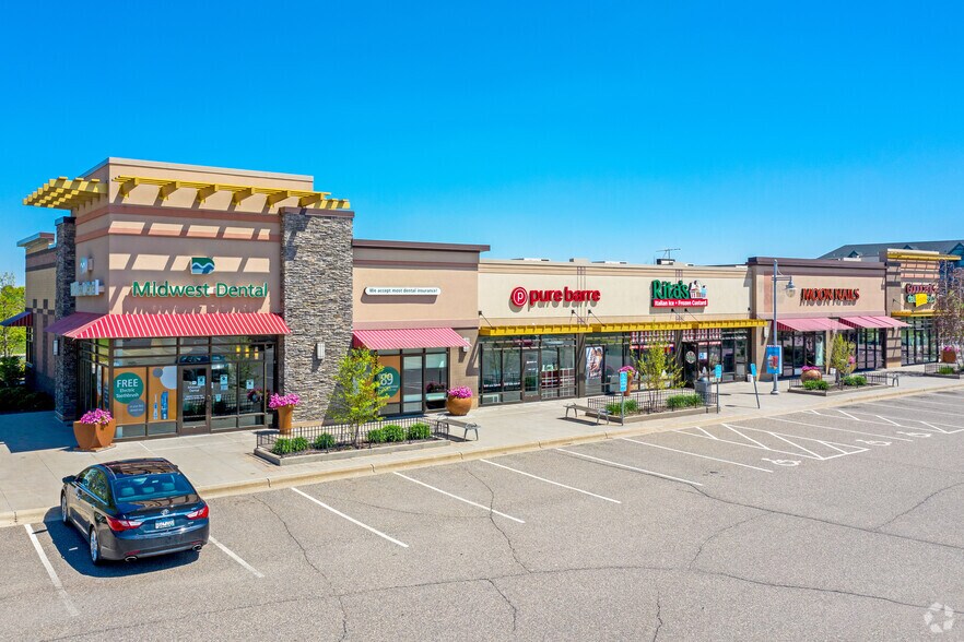 Primary Photo Of 15560-15624 Pilot Knob Rd, Apple Valley Unknown For Lease