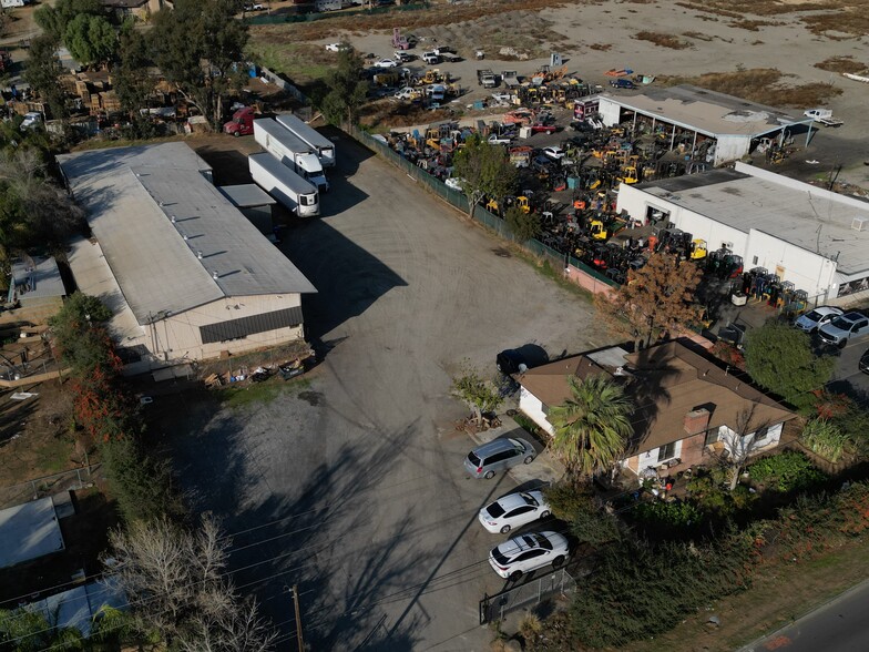 More Photos Of 8551 Mission Blvd, Jurupa Valley Warehouse For Lease