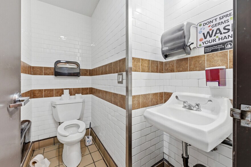 More Photos Of 73155 Highway 111, Palm Desert Restaurant For Sale