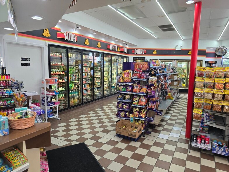 More Photos Of 7401 Jensen Blvd, Hanover Park Service Station For Sale