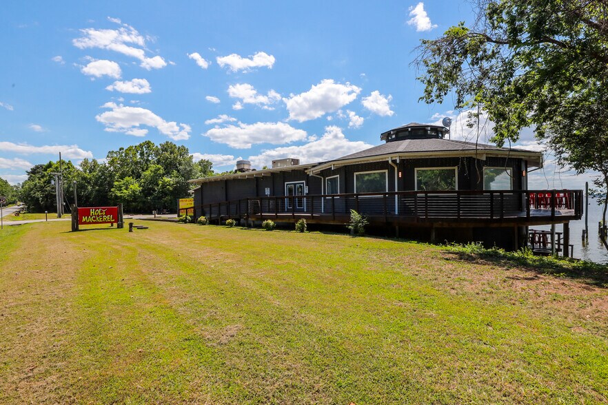 More Photos Of 700 Jordan Point Rd, Hopewell Restaurant For Sale