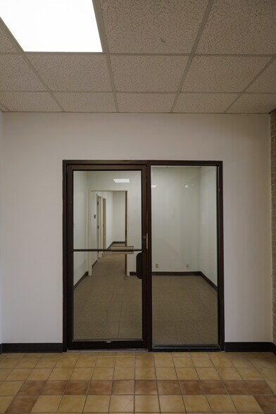 More Photos Of 301-305 S Pioneer Dr, Abilene Office For Lease