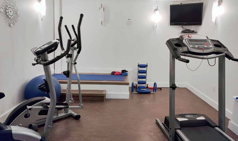 More Photos Of 640 3 St SE, Medicine Hat Coworking Space