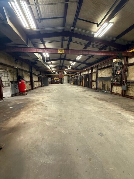More Photos Of 7113 Chippewa Blvd, Houston Manufacturing For Sale