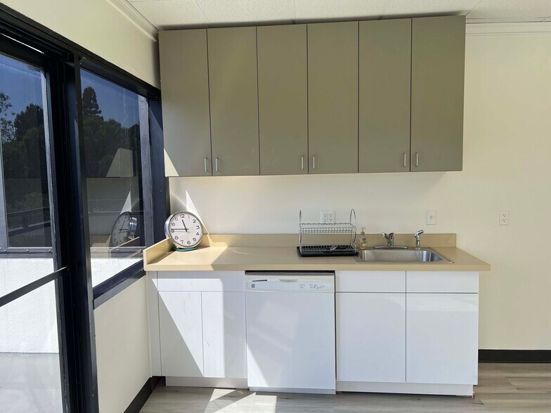 More Photos Of 6089 Bristol Pky, Culver City Loft Creative Space For Lease