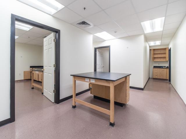 More Photos Of 10 Timberview Ln, Russell Medical For Sale