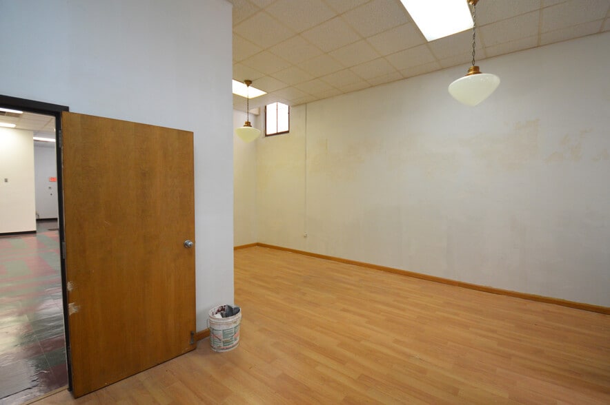 More Photos Of 409 N Trade St, Winston-Salem Storefront Retail Office For Sale