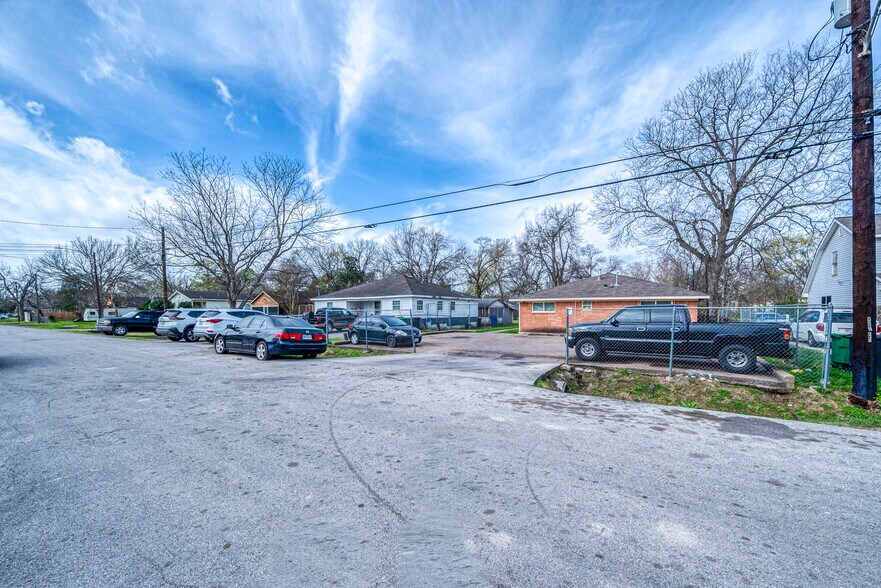 More Photos Of 4905 Kashmere St, Houston Apartments For Sale