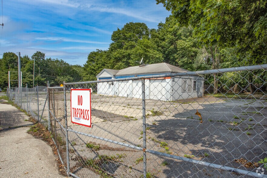 More Photos Of 5055 Northern Blvd, Glen Head General Retail For Sale