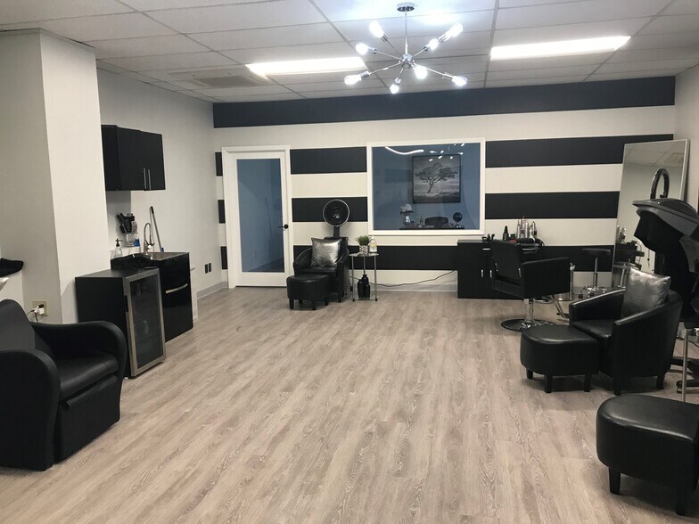 More Photos Of 34-38 Triangle Park Dr, Cincinnati Loft Creative Space For Lease