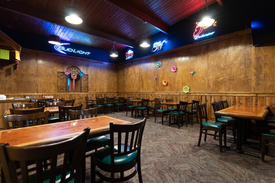 More Photos Of 1401 S Morley St, Moberly Restaurant For Sale