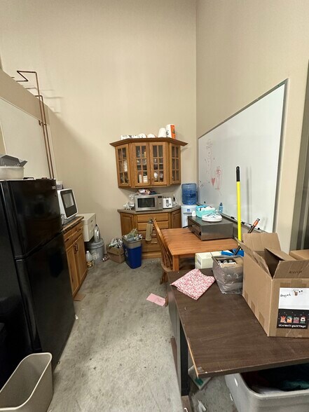 More Photos Of 2120 Howard Dr W, North Mankato Warehouse For Lease