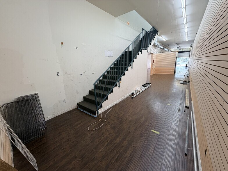 More Photos Of 951 Crocker St, Los Angeles Storefront Retail Office For Lease