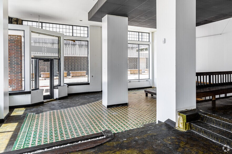 More Photos Of 939 McGee St, Kansas City Storefront Retail Office For Lease