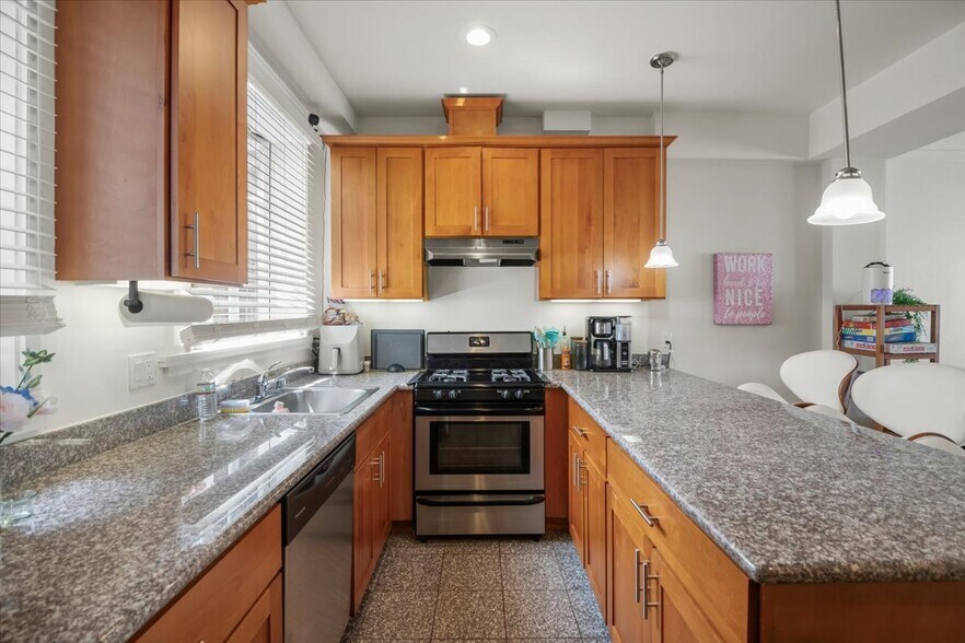 More Photos Of 425 Hyde St, San Francisco Apartments For Sale