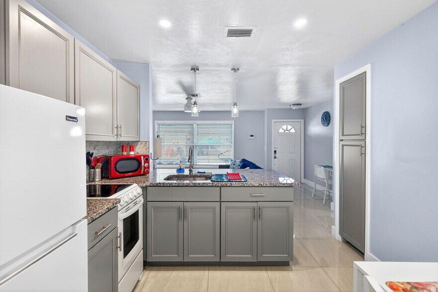 More Photos Of 624 SE 46th St, Cape Coral Multifamily For Sale
