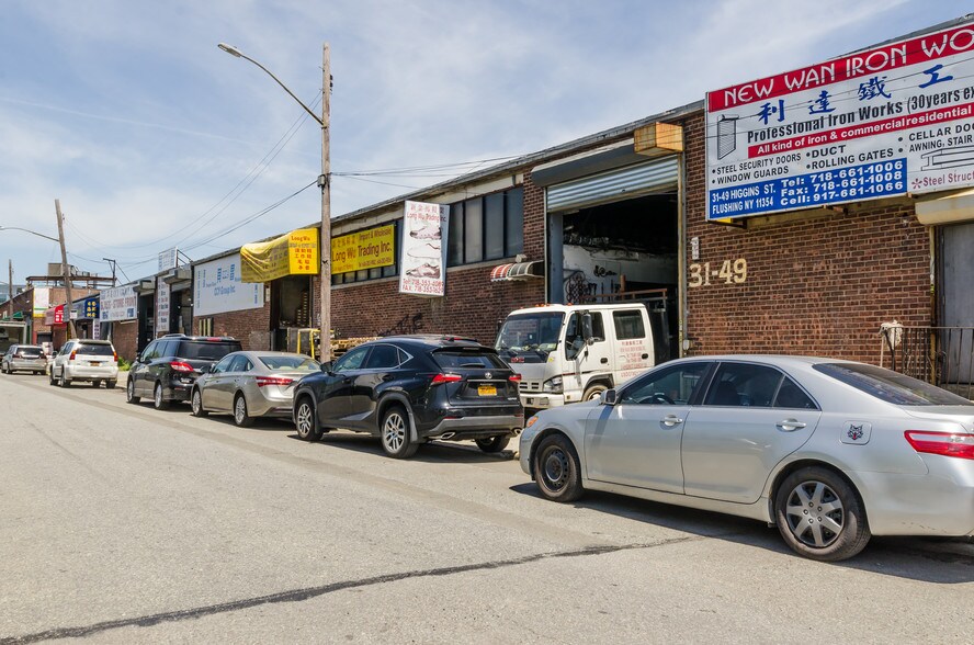 More Photos Of 3149 Higgins St, Flushing Warehouse For Lease