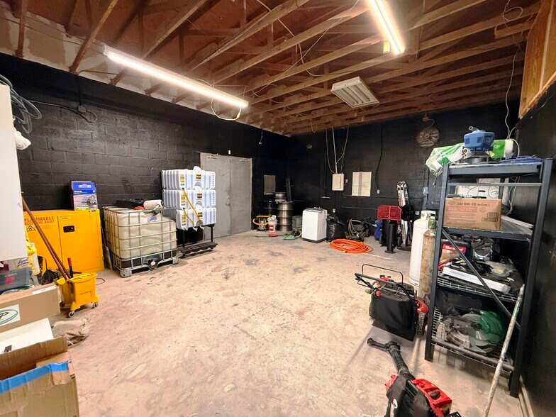 More Photos Of 3593 Veronica S Shoemaker Blvd, Fort Myers Warehouse For Sale